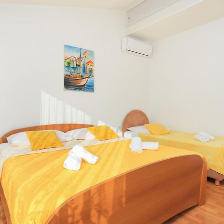Apartments And Rooms With Parking Space Kastel Stafilic, Kastela - 18673 Δωμάτιο φωτογραφία