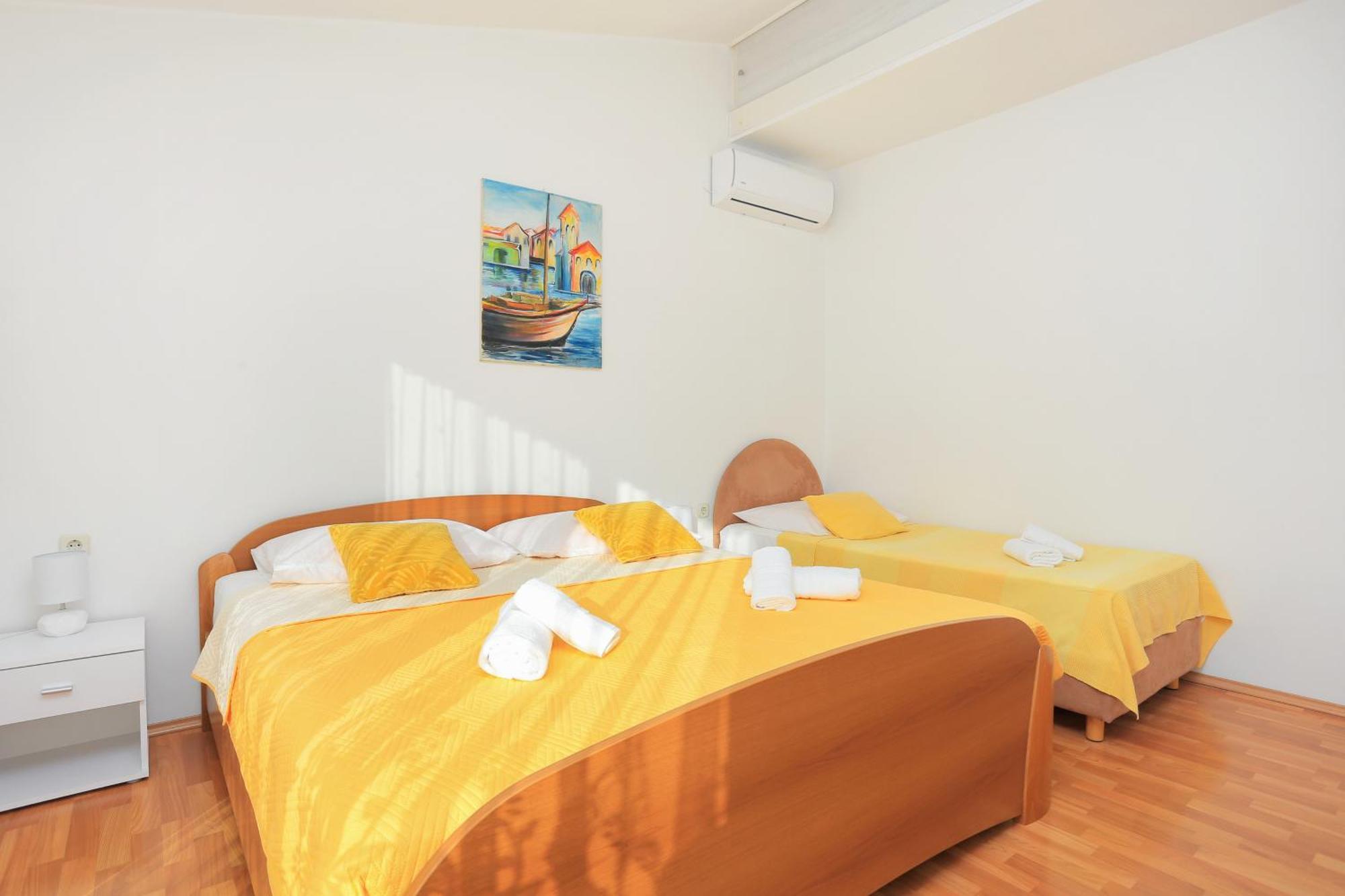 Apartments And Rooms With Parking Space Kastel Stafilic, Kastela - 18673 Δωμάτιο φωτογραφία